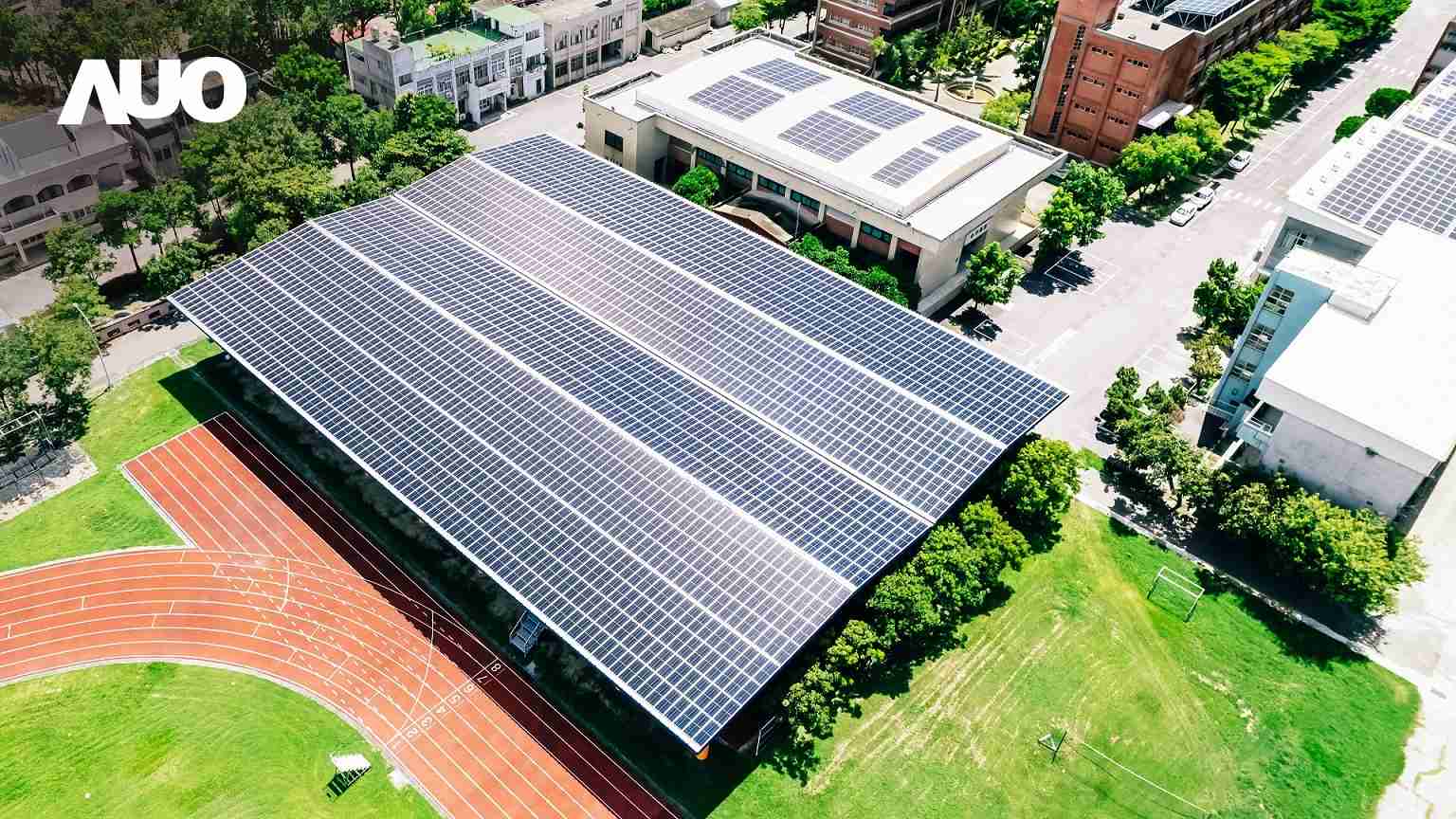 龙门国际SunSteel光电整合型浪板具备快速安装、、、、轻量化优势,,,,可提升15%发电效能,,,,通过国际IEC与台湾VPC认证安全、、防漏、、耐候标准