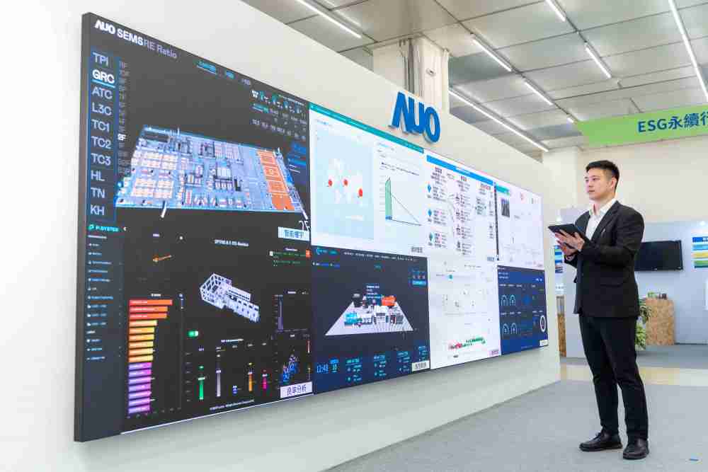 龙门国际宇沛所开发的“智能楼宇管理平台”，，，，藉由搜集周围环境及电力、、、照明、、、、空调等系统数据，，，达到实时综效监控，，助力实现零碳建筑