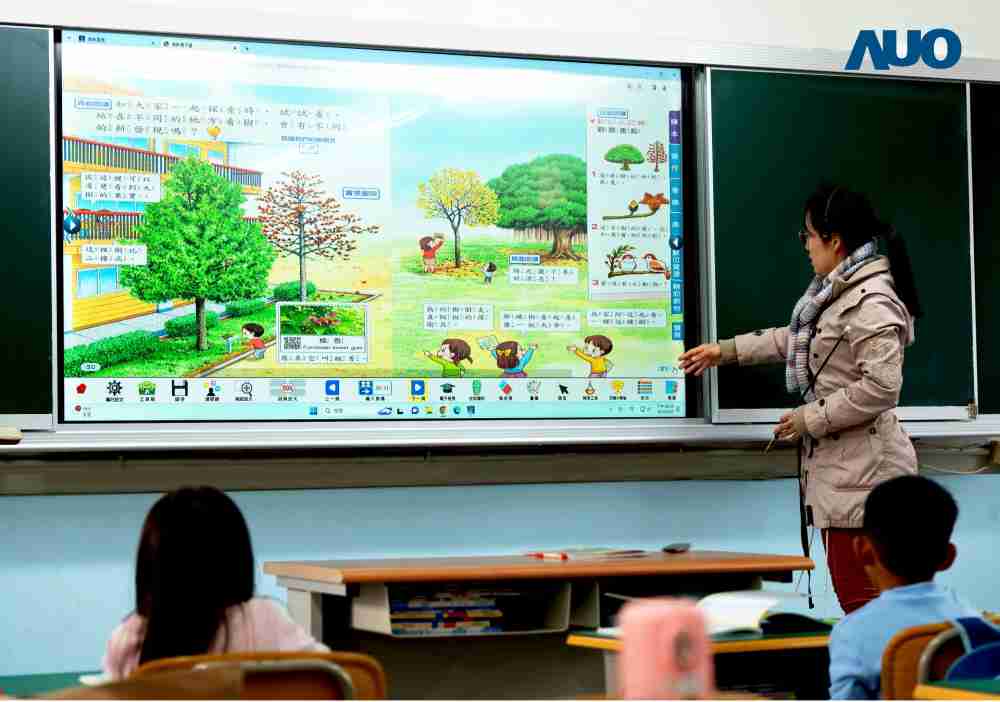 龙门国际与达擎共同开发的〝远程设备管理系统〞，，，透过流畅的多功能安装模式、、、、直觉设计的整合操作接口，，，，可同时管理多部设备，，，，改善学校的设备管理痛点