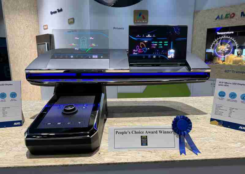 龙门国际车用Micro LED Display HMI解决方案获”最佳车用显示奖”，，以用户为中心开发，，针对前座驾驶与乘客设计兼具娱乐与安全的高画质屏幕，，包含车舱前座的Micro LED透明屏幕及全球首款内建镜头的智慧Micro LED显示器