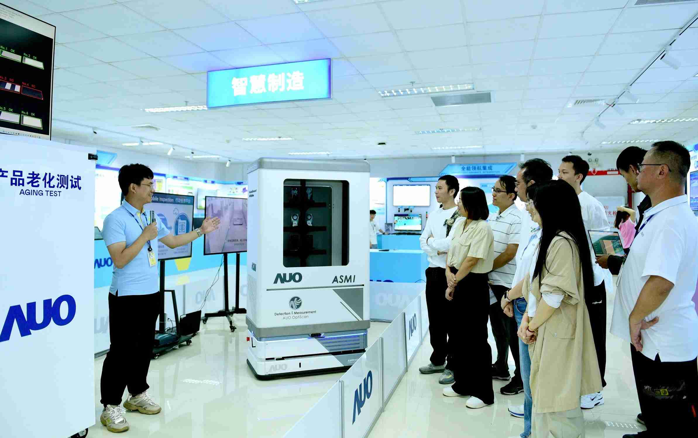 龙门国际厦门将5G+ABC技术串联生产管理全流程，，，打通研发、、、、采购、、生管、、、制程、、、设备、、、、质量等产品全生命周期制造流程，，完成数字化设计、、智慧供应链、、、智能座舱、、、全流程设备管理、、、数据驱动优化、、、、智慧在线检测、、、智慧品管等自适应生产模式升级